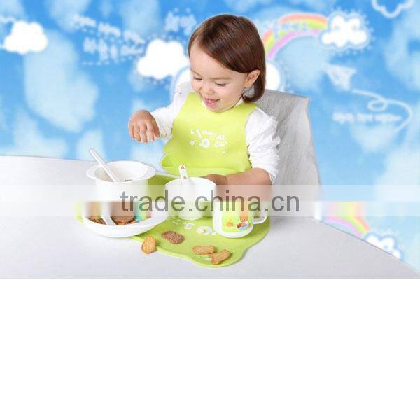Hight Quality Custom Design Fashionable Silicone Baby Bib