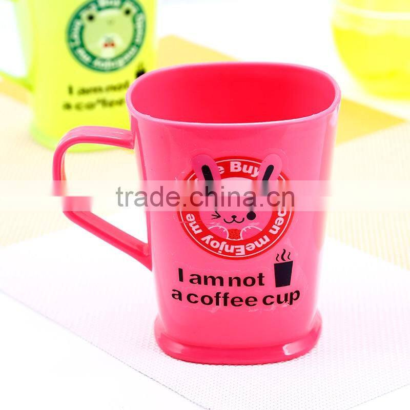 Factory wholesale fashional style plastic food grade material carton imprint tumbler cups