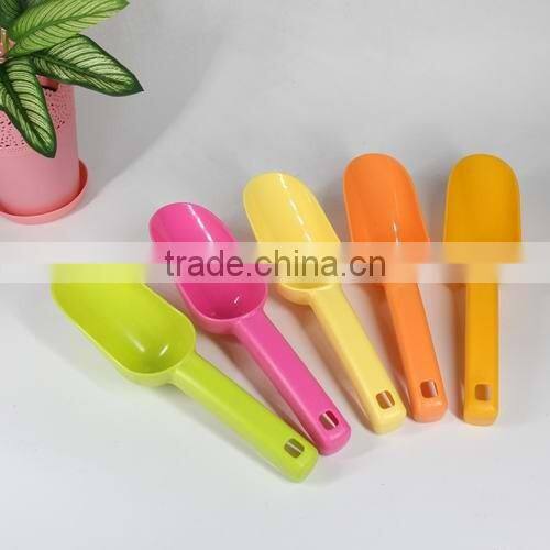 sand shovel digging toy