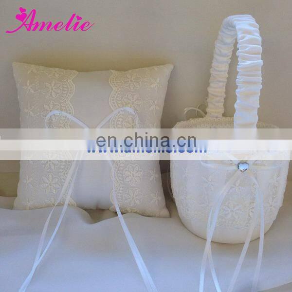 A-R4 2 Off-white pearl ring pillow wedding gift