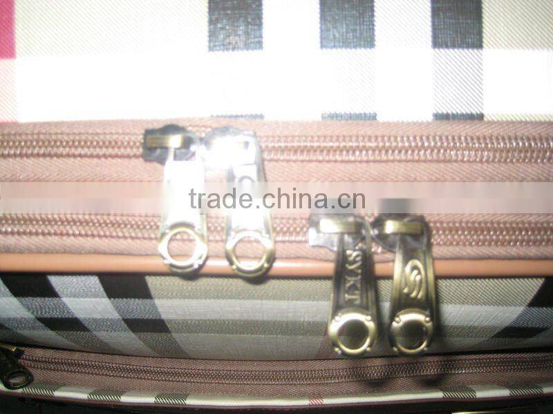 Newest Fashionable Check Pattern Rolling Luggage
