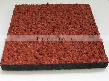 Breathable freely running track/low-cost plastic running track