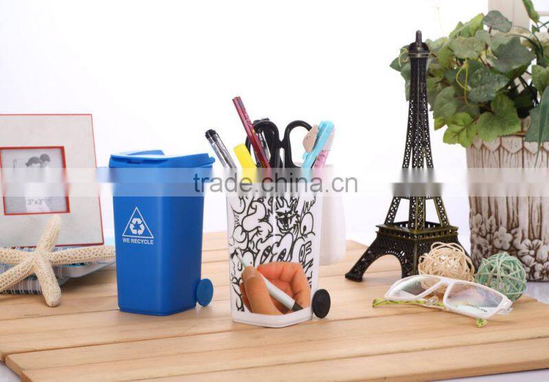 Creative Mini Plastic Trash Can on the desk