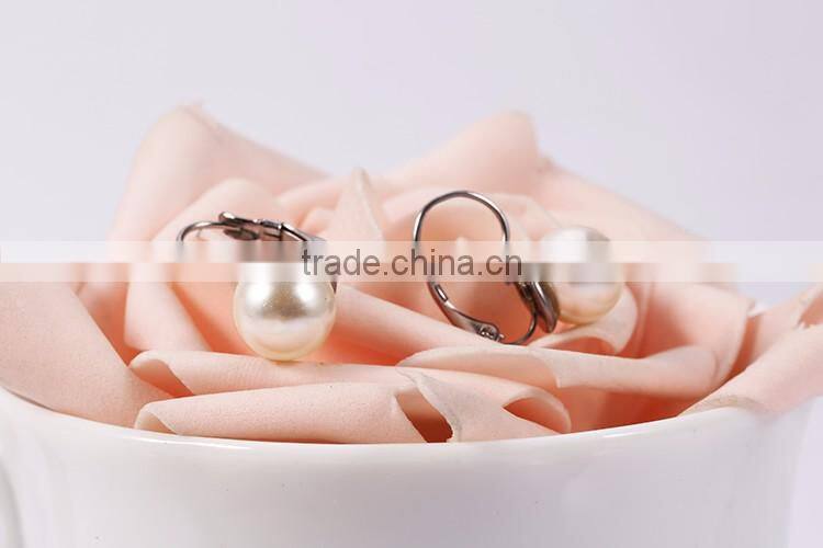 Guangzhou factory wholesale elegant white big pearl stud earrings for party