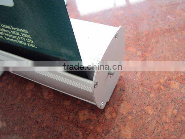 Economic retractable standing roll up banner stand
