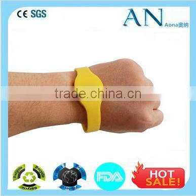 Dongguan Factory Multifunctional slap RFID silicon band