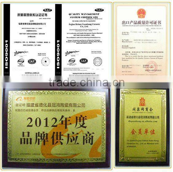 Christmas red ceramic candle holder in round shape