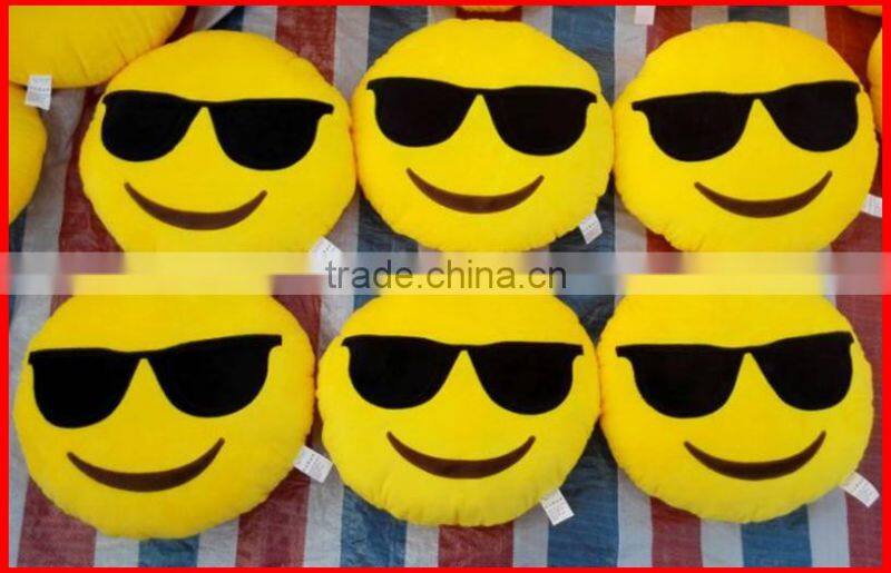 Factory direct wholesale custom whatsapp emoji pillow