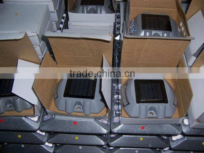 2015 hot sale colorful solar road stud with strong reflector