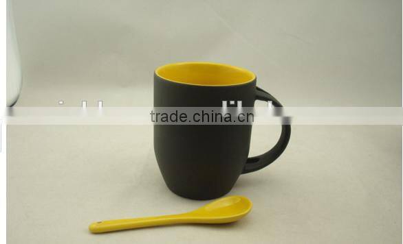 creative magic 11 oz color changing matte outer black and inner color ceramic coffee mug eiyh inserting spoon