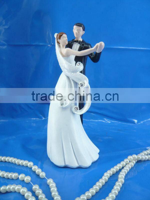 bride and groom cake decoration cake topper wedding figurine