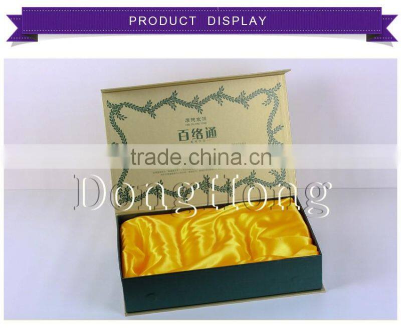 Satin tray inside custom gift box with magnetic closure