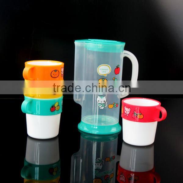 1.4 L Plastic water pitcher with stackable mugs