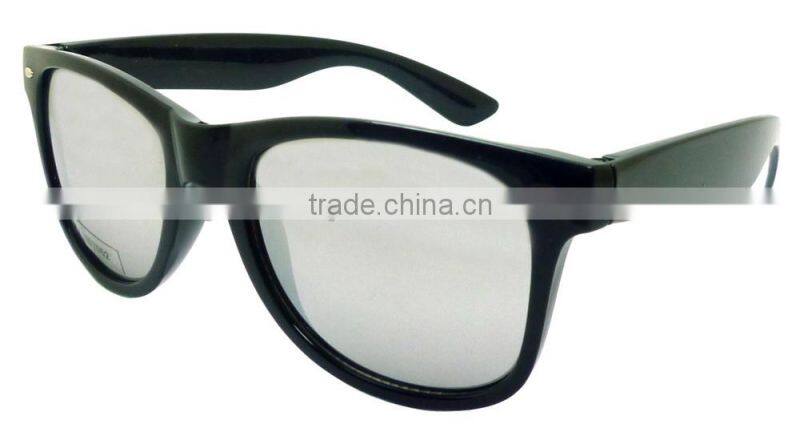 2015 New style high quality sunglasses with pouch