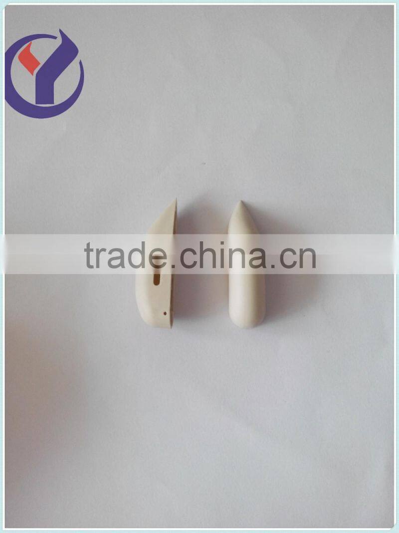 Plastic bobbin shuttle