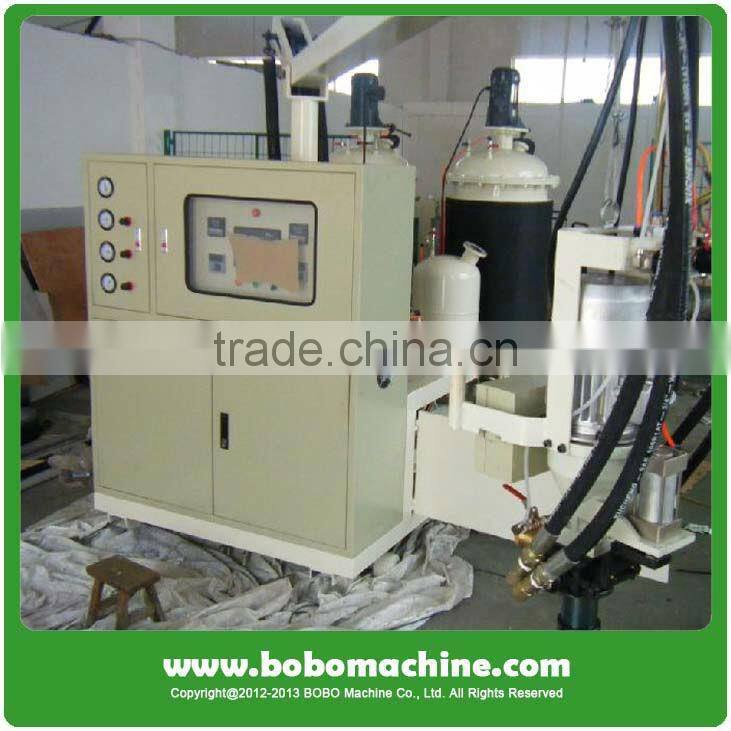 Polyurethane foam injection machine