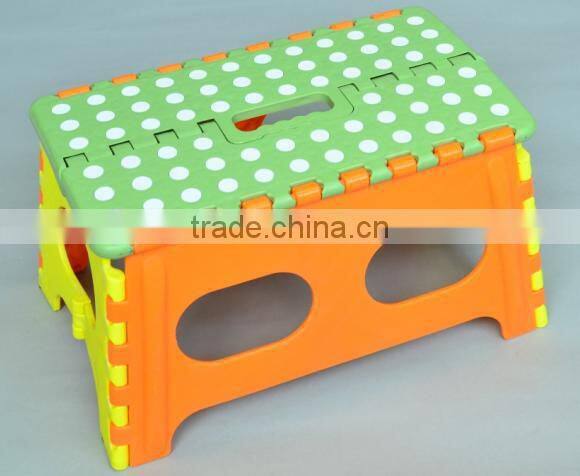 plastic lovely carton folded child chair