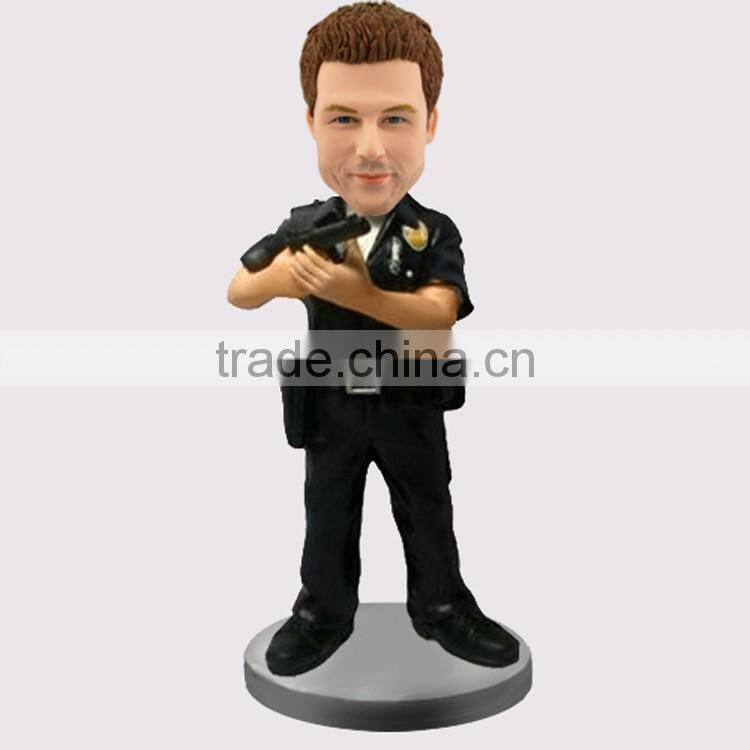 cheap promotinal small resin police figurines wholesale