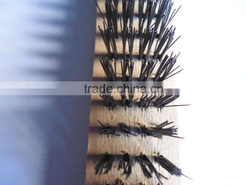 Polishing Steel wire brush with wooden handle