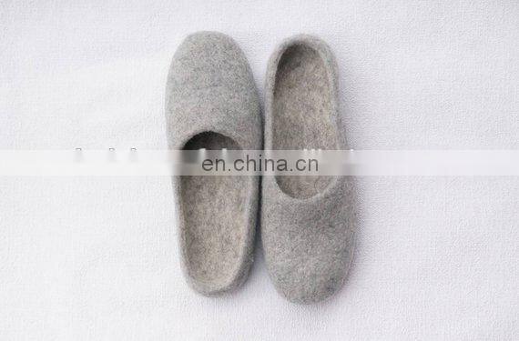 Factory price high-quality bathroom felt slippers