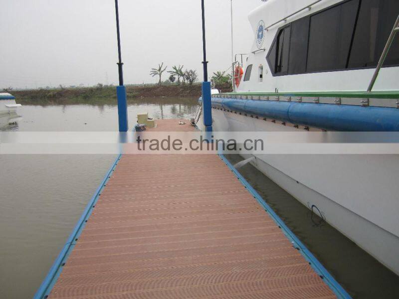 Low maintenance floating marina