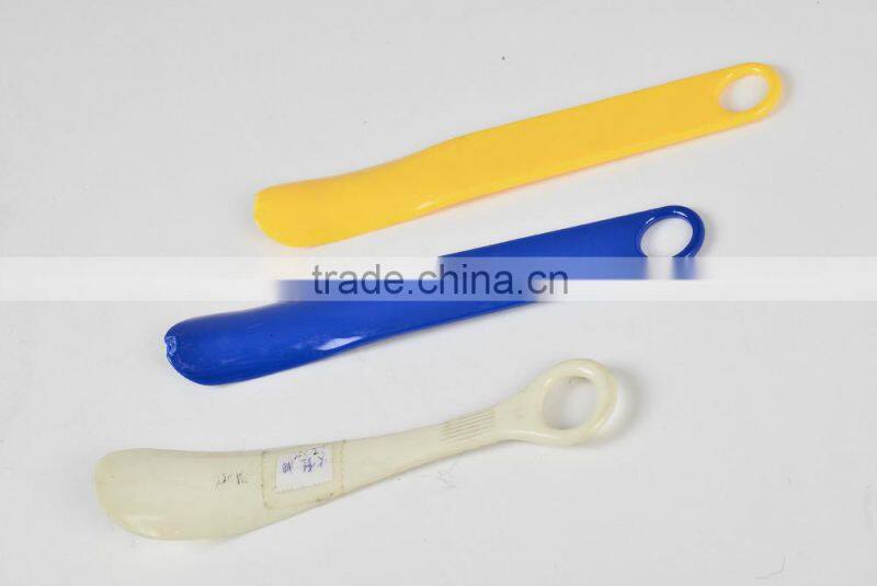Platic shoe horn