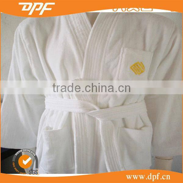 2016 hot selling 100% cotton embroidery terry white hotel robe.