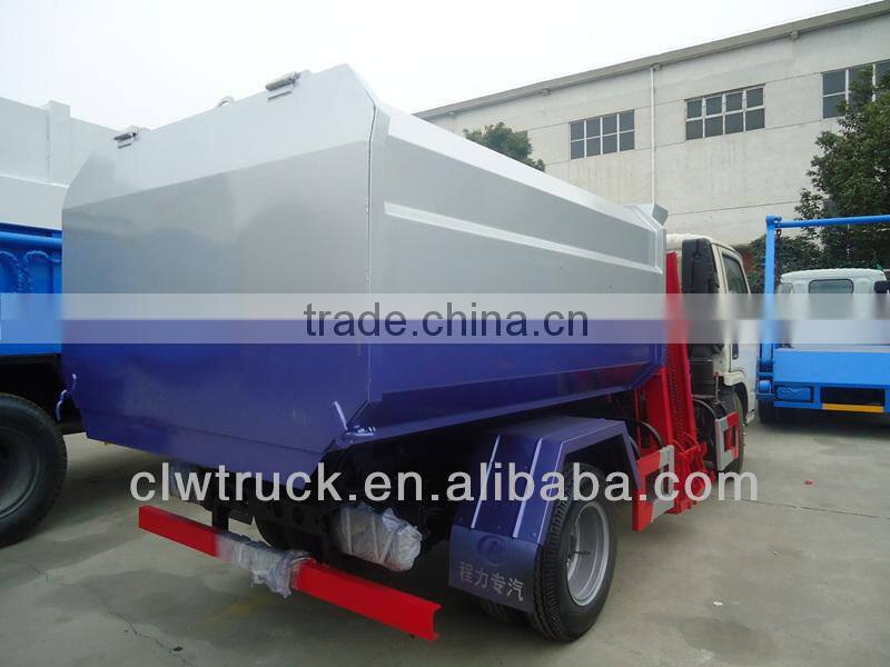 Low Price Dongfeng 5000L hydraulic lifter garbage truck