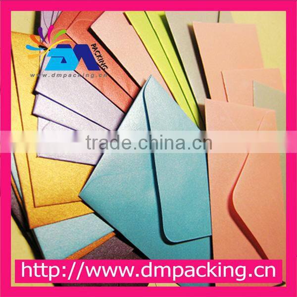 Different color for the gleamy paper envelope