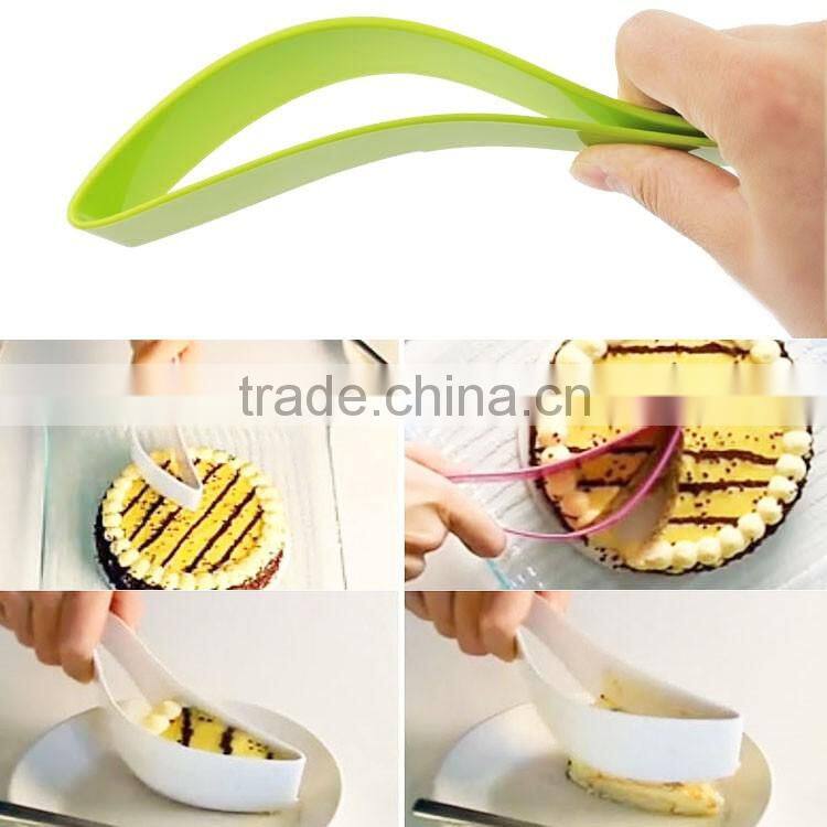 wholesale custom colorful plastic Cake cutter with one-piece