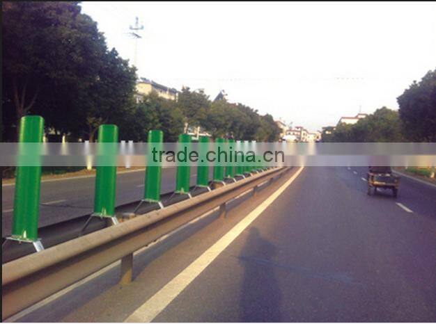 Anti-glaring board for expressway and highway middle used.