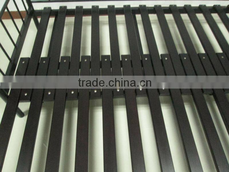 strechable black metal daybed