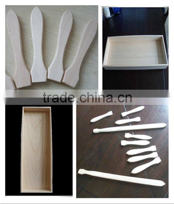 Poplar wood slats used for cast iron bench