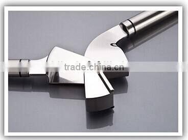 Garlic Press and Mincer, Industrial 18/10 Stainless Steel, Mince Unpeeled Garlic Cloves With Ease