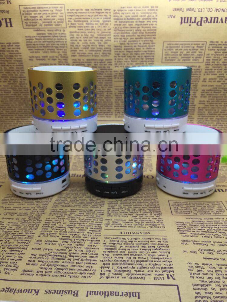 Round hole wireless Small mobile phone bluetooth speakers subwoofer TF card speaker hands-free speaker with LED FM