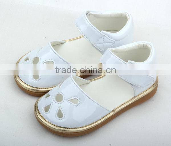Hot selling skidproof petal squeaky toddler music notes shoes