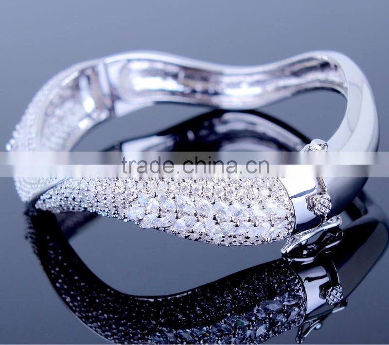 Exclusive Design Trendy Irregular Shape Setting CZ Crystal Bridal Jewelry Bangle