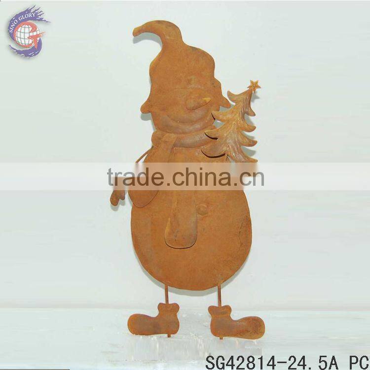 rust metal garden gnomes for decor