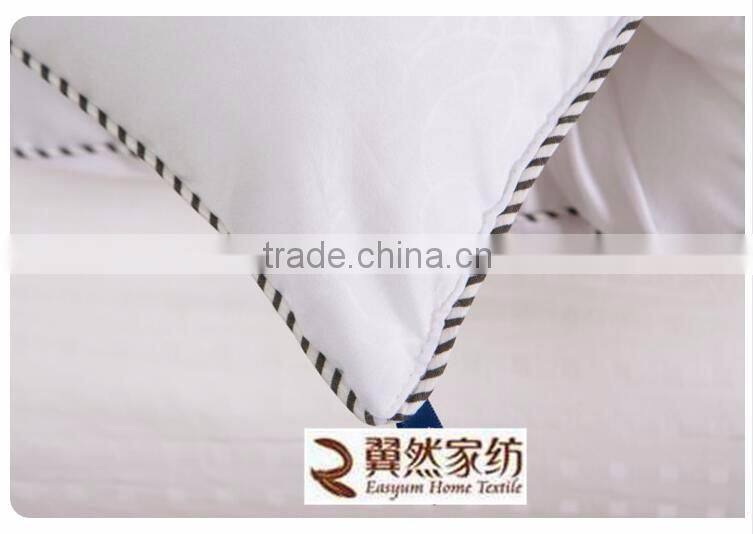 100% Polyester Fabric Hollowfiber Filled Comforter