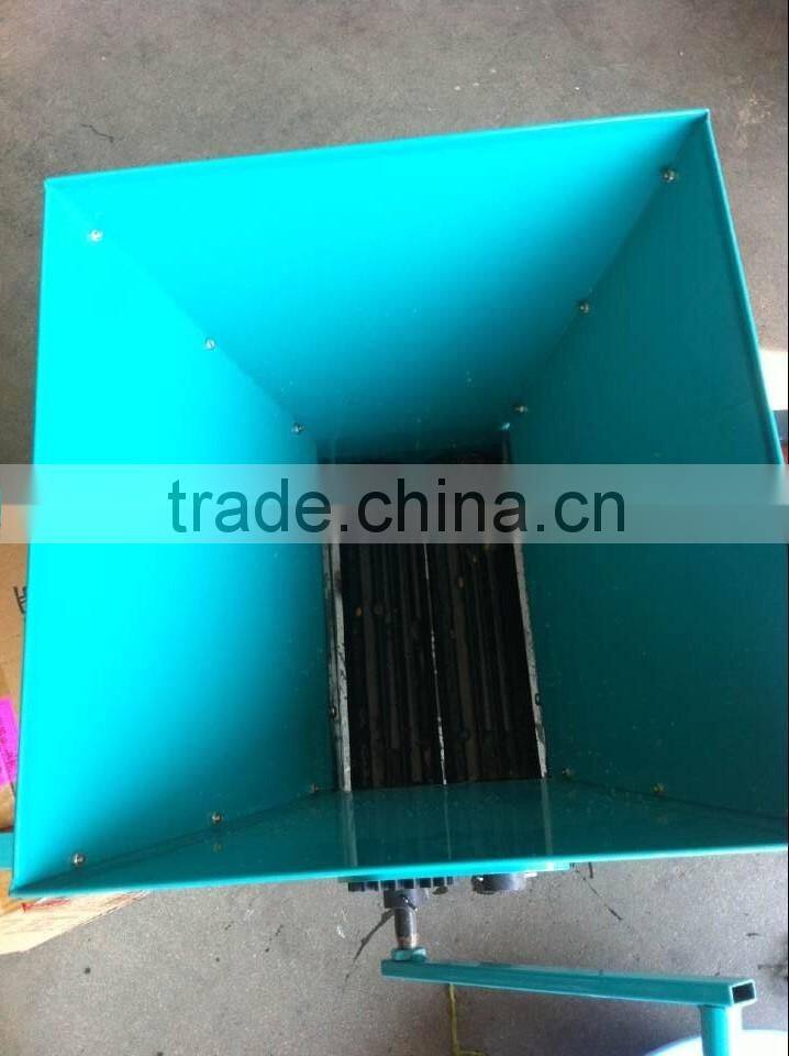 grape peeling small machine for family by hand & grape crushing machine