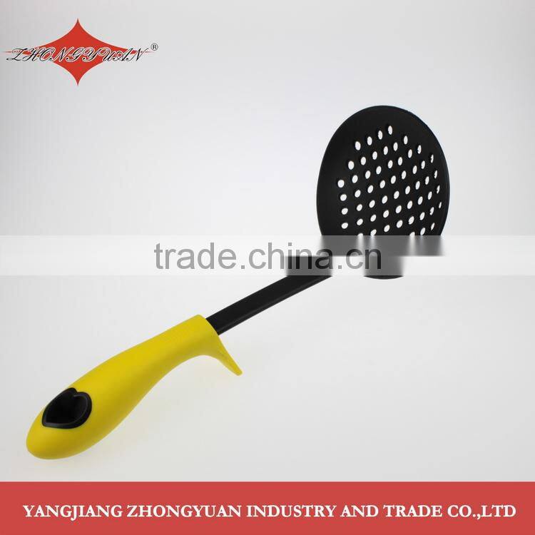 Non-slip love heart shape handle plastic nylon skimmer kitchen utensils