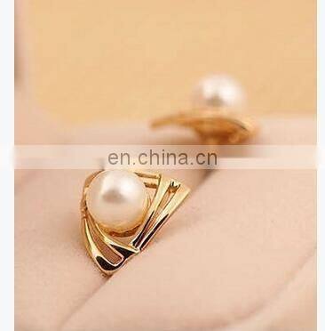Korean jewelry sweet and romantic and lovely and generous temperament imitation pearl earring hollow Triangle earring