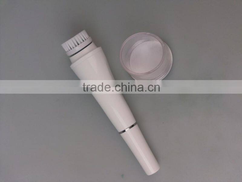 China Factory 360 Degree Rotation Deep Cleaning Facial Cleaner with Detachable Head OEM Service