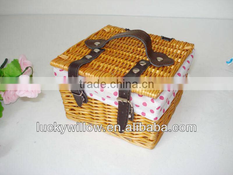 wicker cosmetic basket with lining and lid