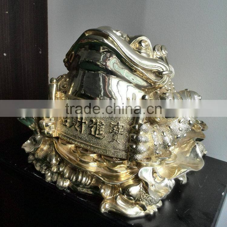 FRP gold frog statue