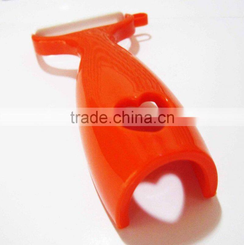 Food Grade Kitchen Products Environmental Red Cute Peeler With Heart Shaped Handle