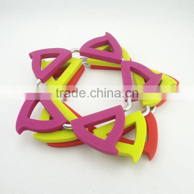 Thick silicone hot pot pads with big hardware