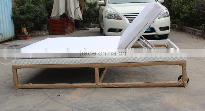 Yoshen outdoor SS metal sun lounger rattan/wicker chaise lounger daybed