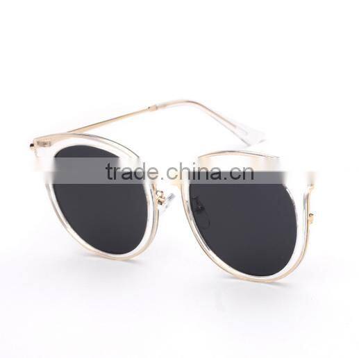 Women upscale retro transparent block sunglasses