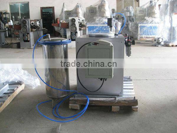 Semi-automatic glue injection machine for pail can lid
